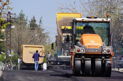 Keçiören’de asfalt serim çalışmaları tüm hızıyla devam ediyor