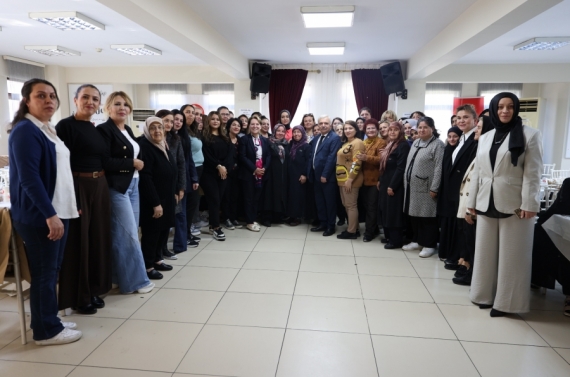 Keçiören’de “Değerlerimizin İzinde Kadın Ve Aile” söyleşisi düzenlendi
