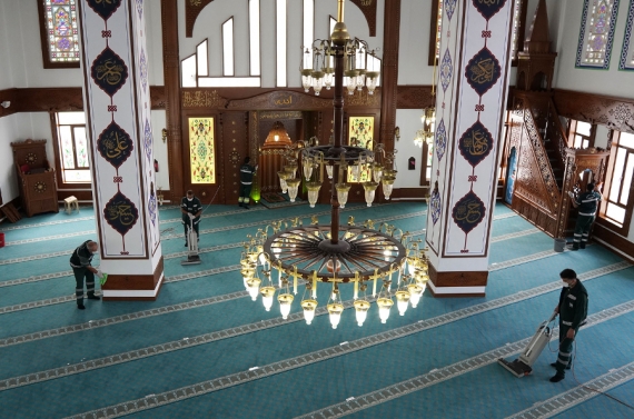 Keçiören’de gül suyuyla cami ve cemevi temizliği