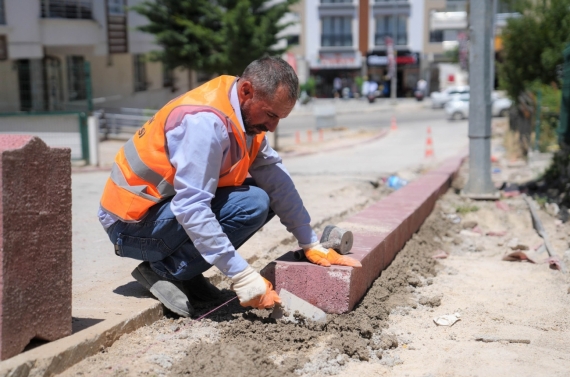 Keçiören’de kaldırımlar yenileniyor