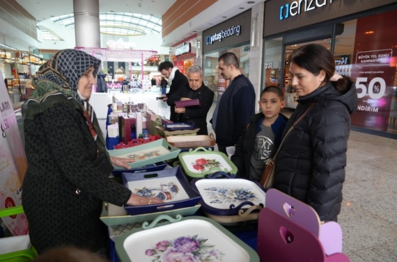 Keçiören’de konukevi sakinleri el emeği ürünlerini sergiledi