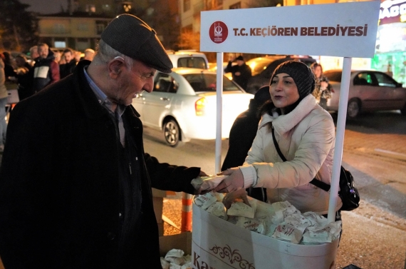 Keçiören’de Regaip Kandili bereketi paylaşmayla yaşandı