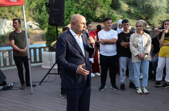 Konser coşkusuna Başkan Altınok da ortak oldu