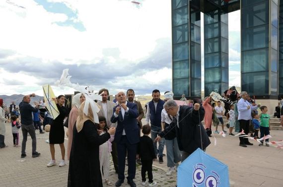 Keçiören’deki uçurtma şenliğine yoğun ilgi