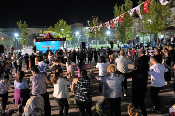 Keçiörenliler yaz konserleriyle stres atıyor