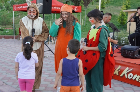 Konser ve tiyatro bir arada