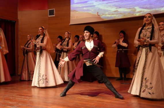 Kuzey Kafkasya Kültür ve Sanat Festivali renkli görüntülerle sona erdi