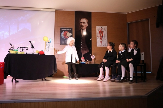 Minik öğrenciler Keçiören Belediyesi’nde bilimi sahneye taşıdı