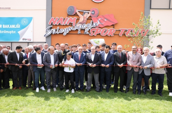 Naim Süleymanoğlu Kapalı Spor Salonu hizmete açıldı