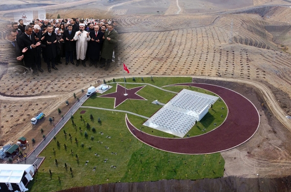 Türkiye’nin ilk Şehit Öğretmenler Anıtı Keçiören’de açıldı