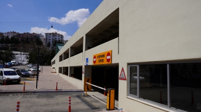 KAPALI OTOPARK SU VE GÜL MEYDANI