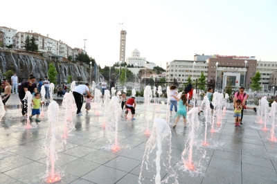 TÜRK DÜNYASI SU VE GÜL MEYDANI